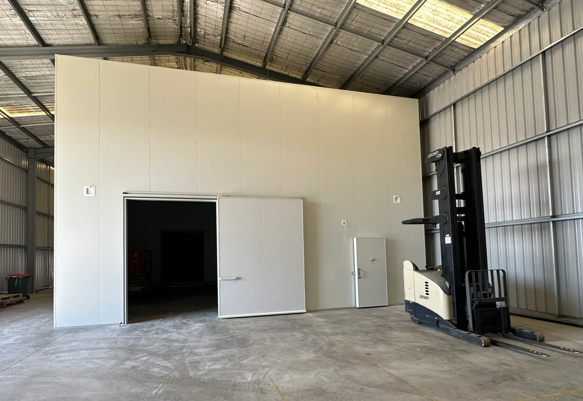 Minus 18 freezer room construction with PIR insulated panels